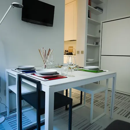 Stylish Mini In The Heart Of Apartment Milan