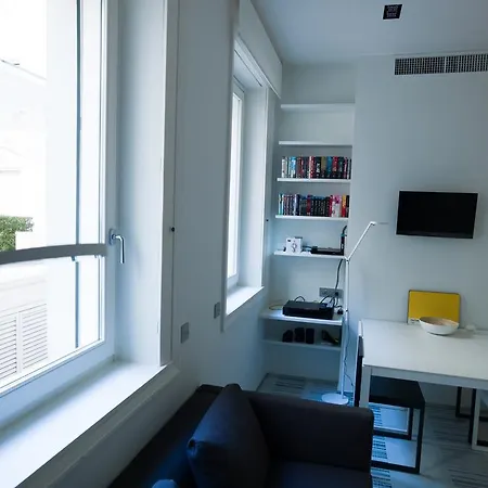 Stylish Mini In The Heart Of Apartment